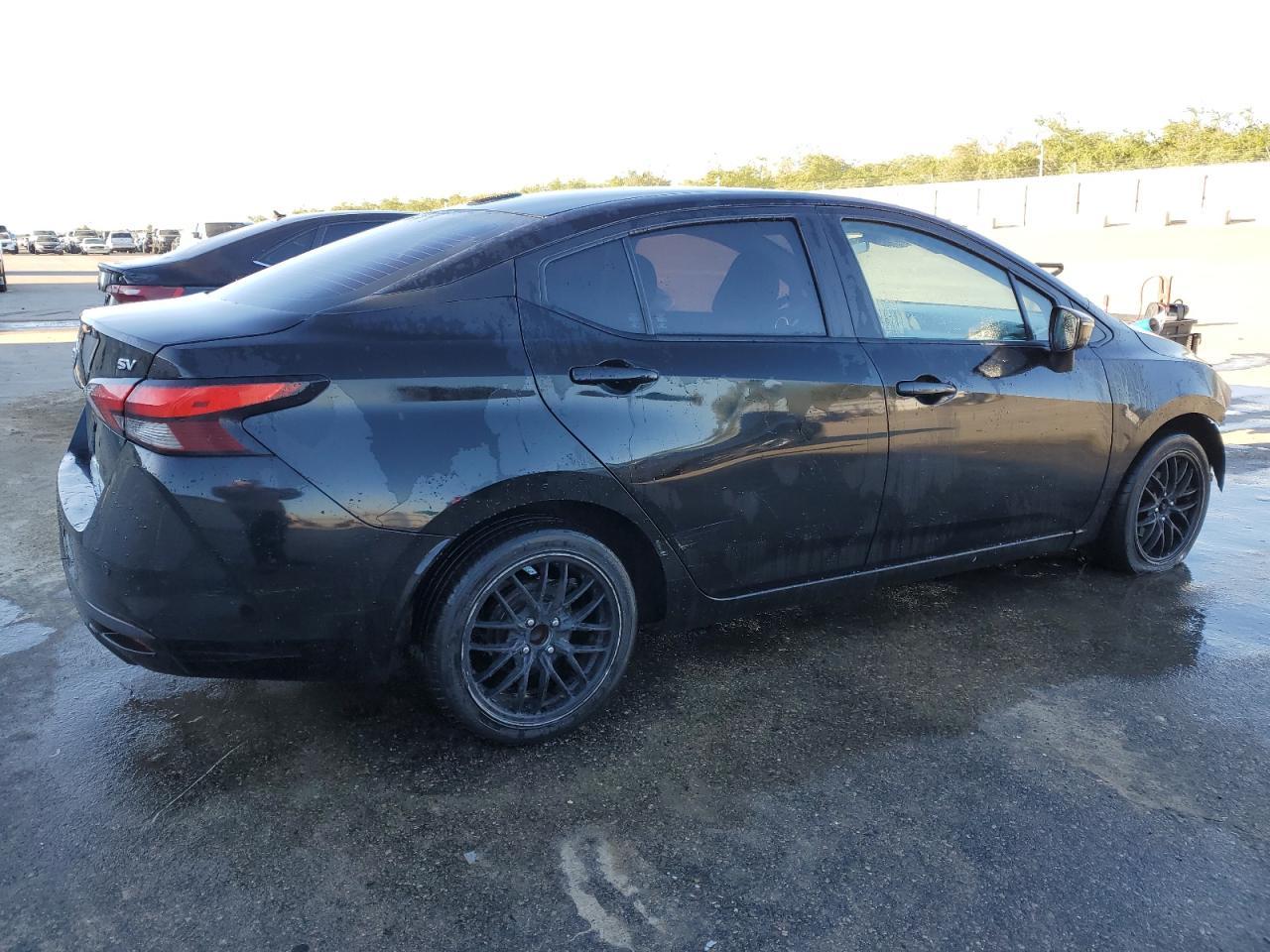 2021 NISSAN VERSA SV - Фото 3