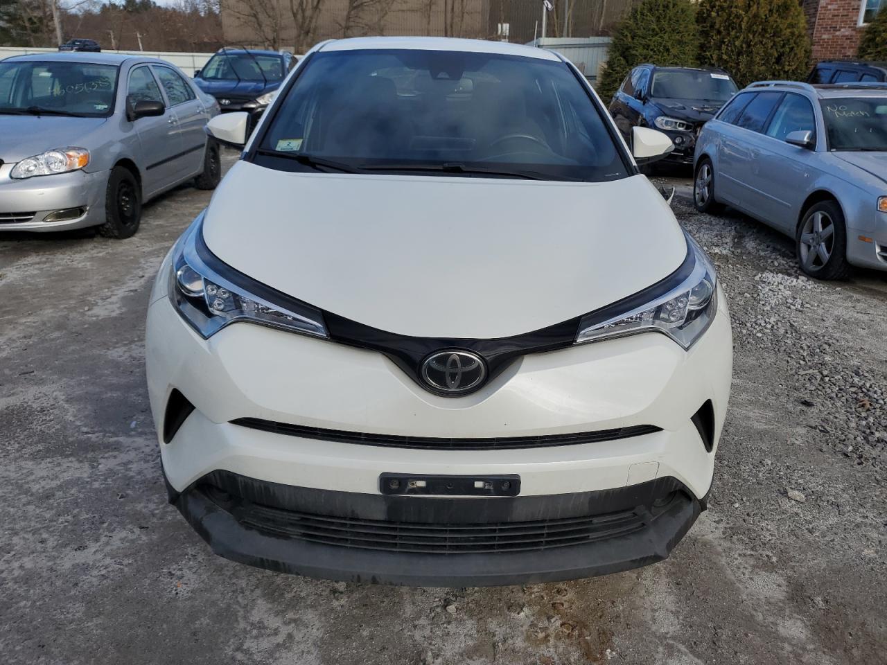2018 TOYOTA C-HR XLE - Фото 5