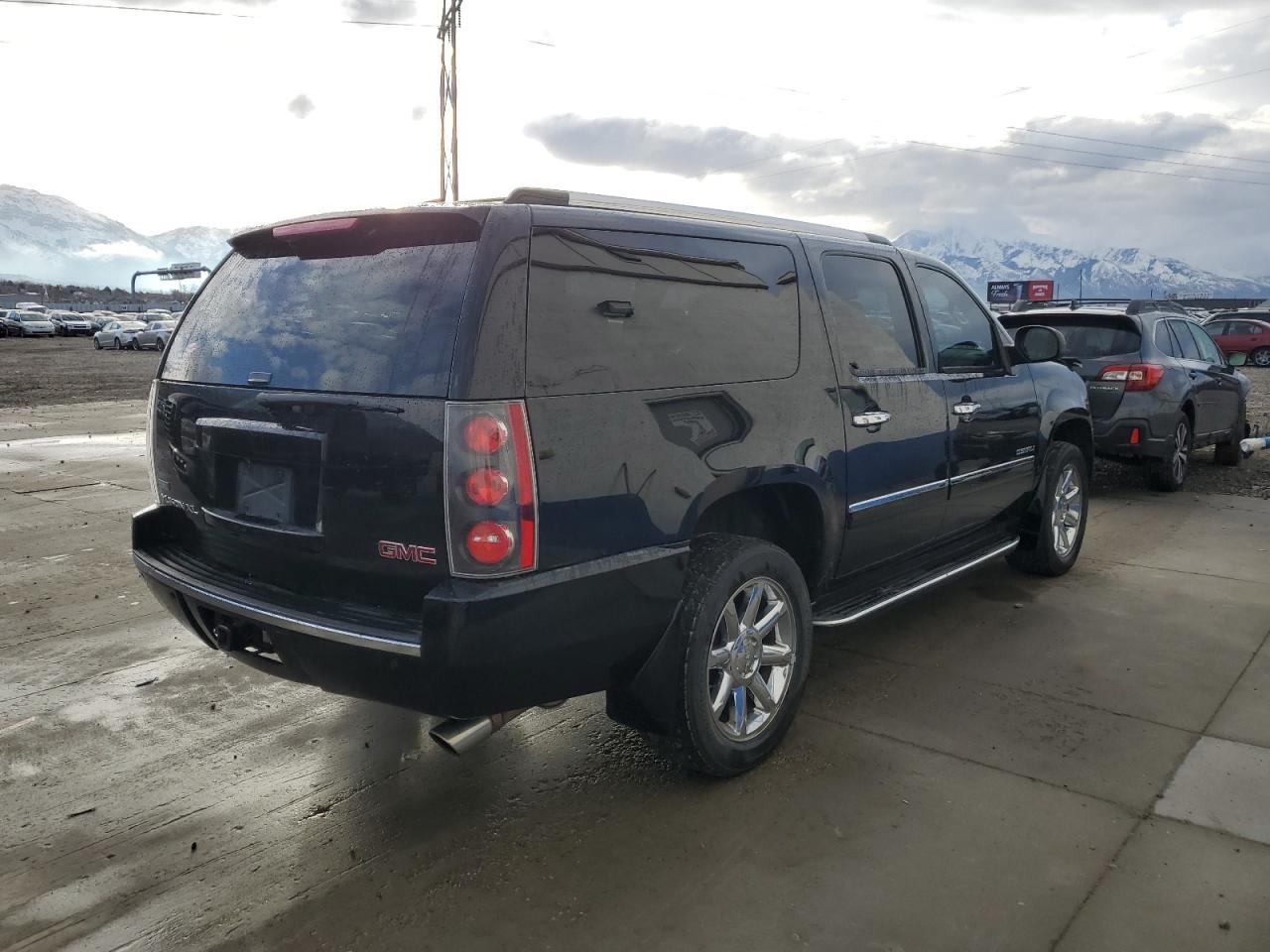 2012 GMC YUKON XL D - Image 3