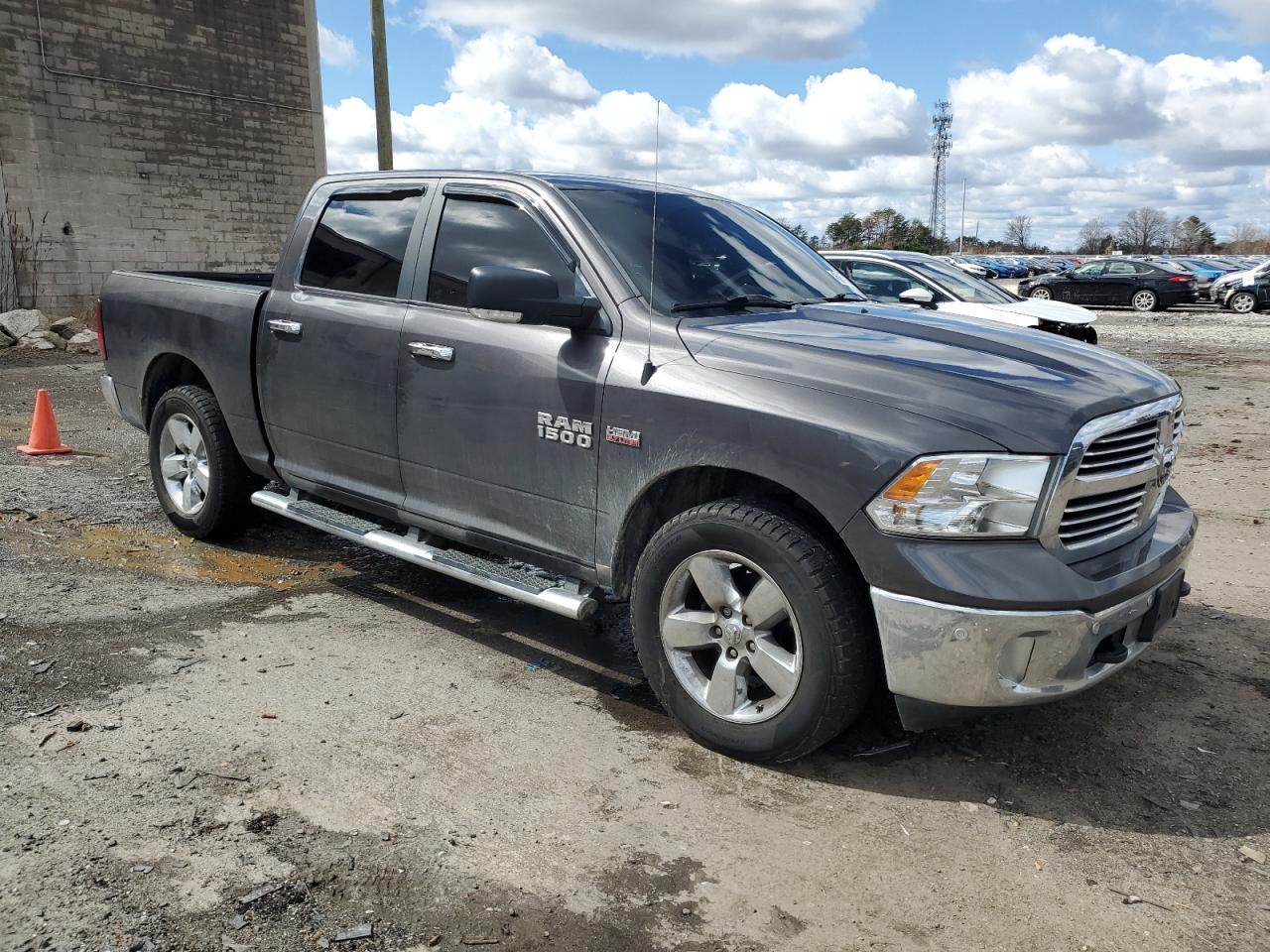 2017 RAM 1500 SLT - Image 4