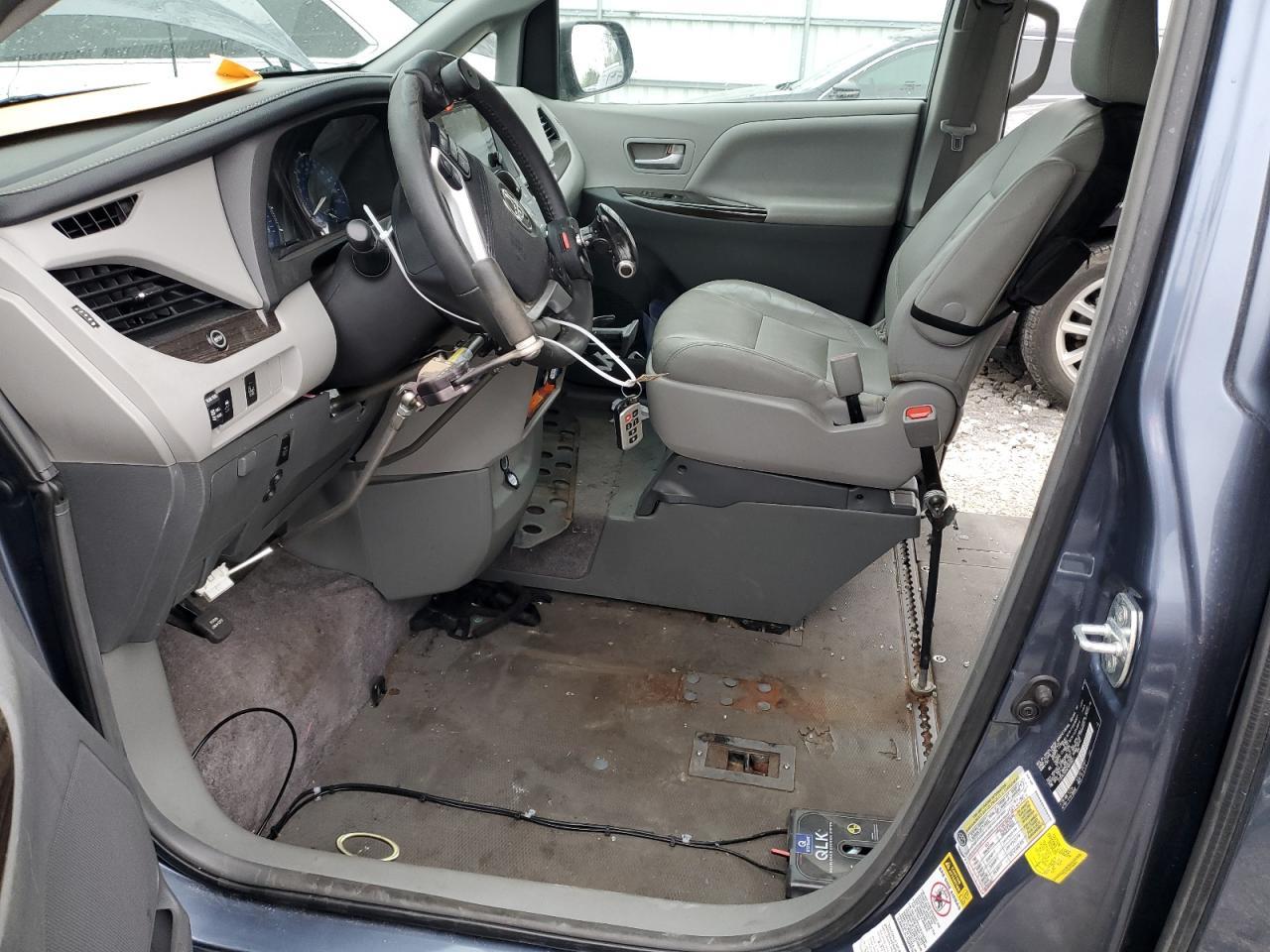 2015 TOYOTA SIENNA XLE - Фото 7