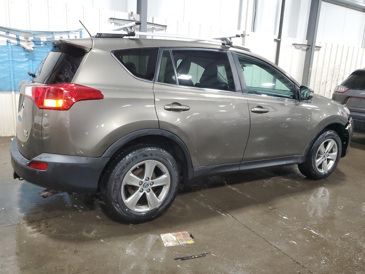 2015 TOYOTA RAV4 XLE - Фото 3