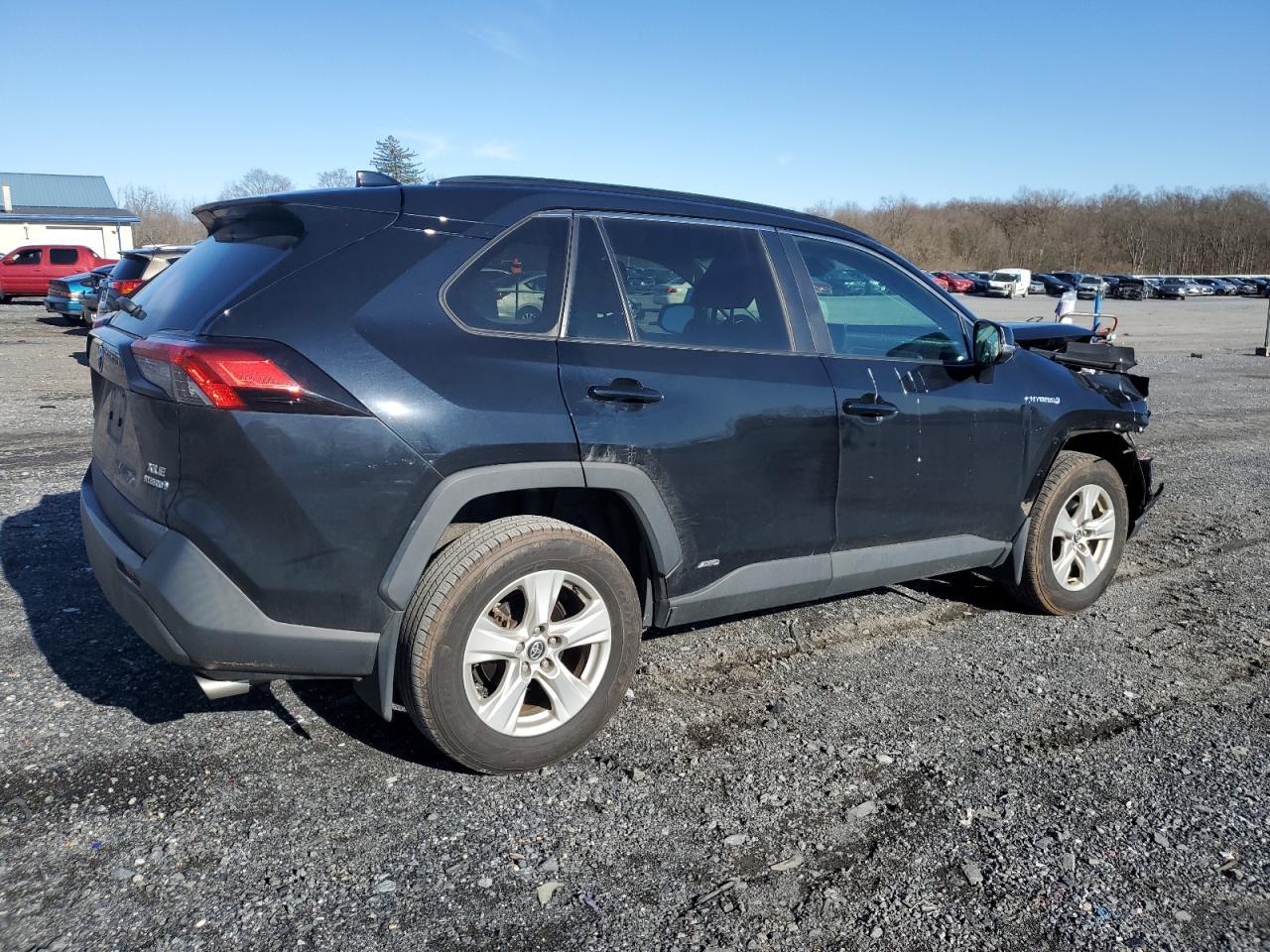 2020 TOYOTA RAV4 XLE - Image 3