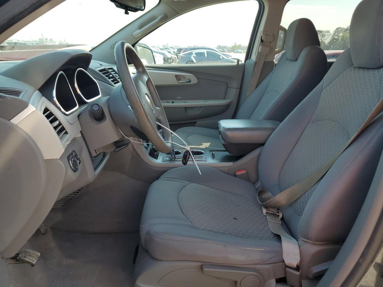 2011 CHEVROLET TRAVERSE L - Фото 7