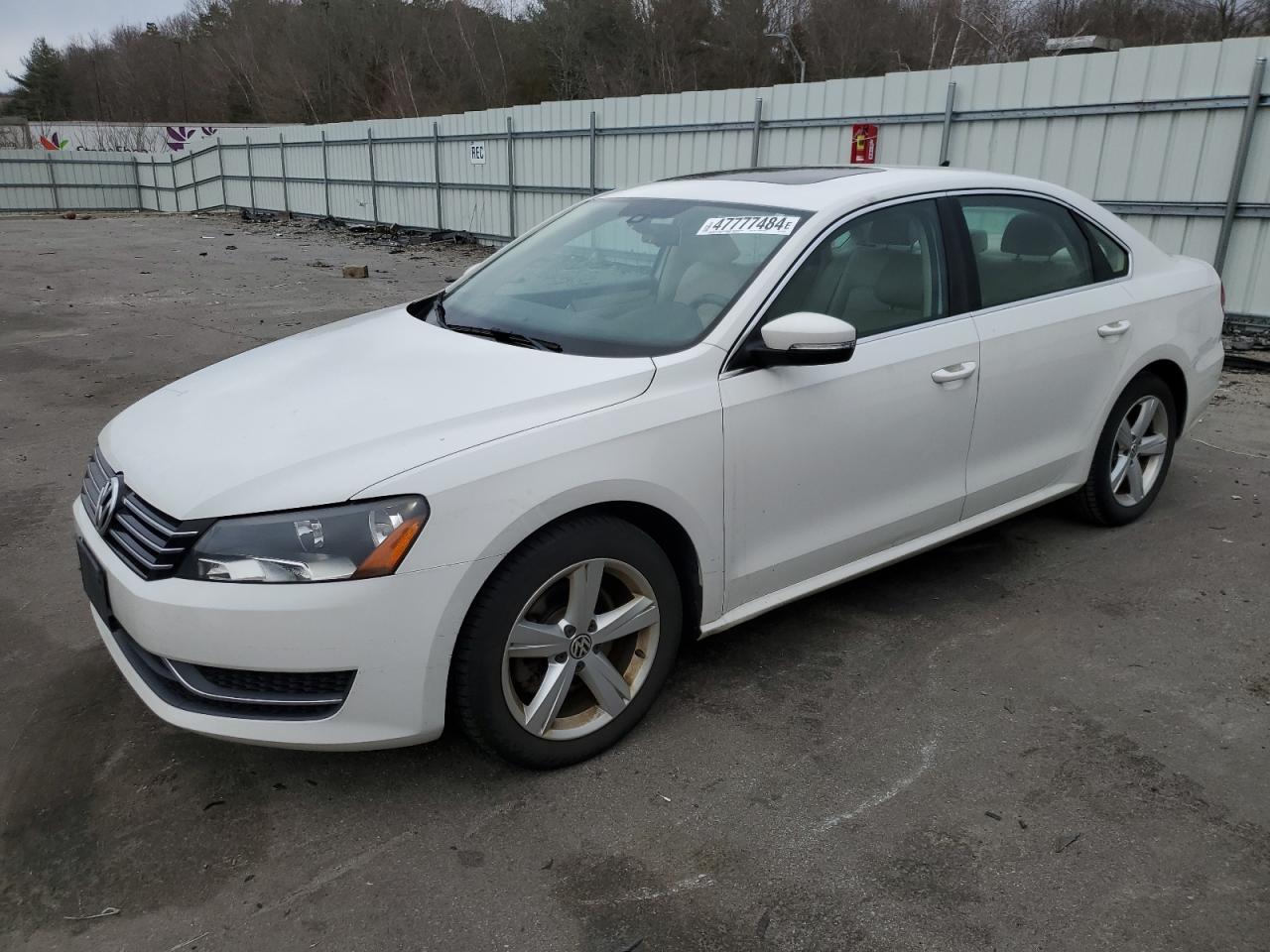 2013 VOLKSWAGEN PASSAT SE car image