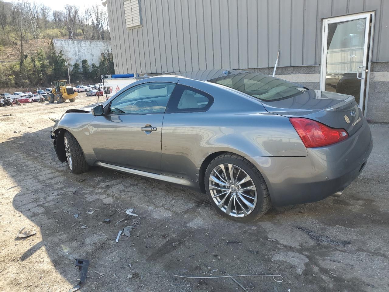 2012 INFINITI G37 - Image 2