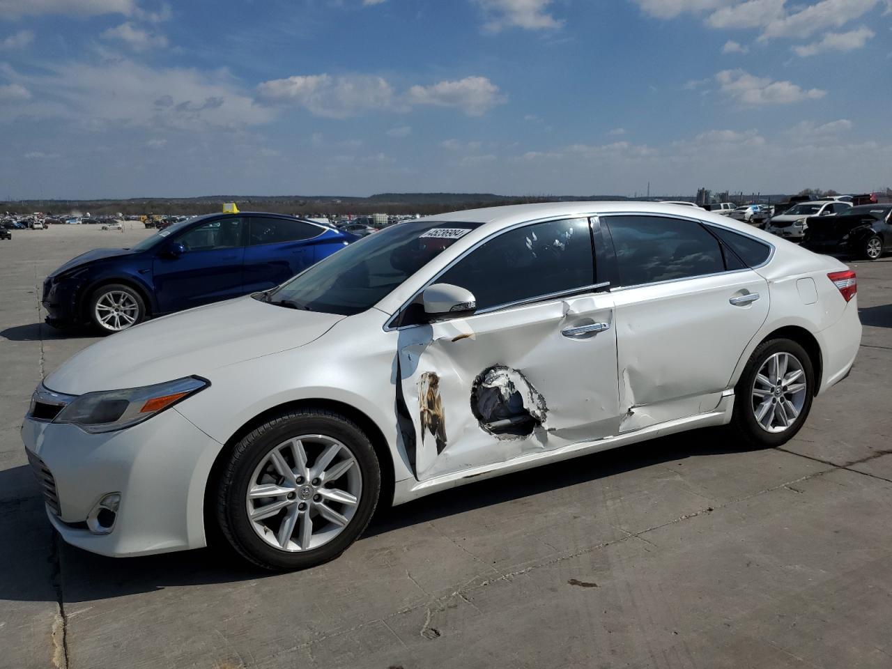 2015 TOYOTA AVALON XLE