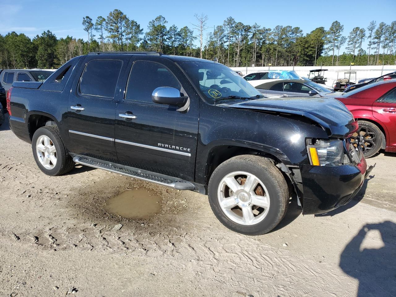 2013 CHEVROLET AVALANCHE - Image 4