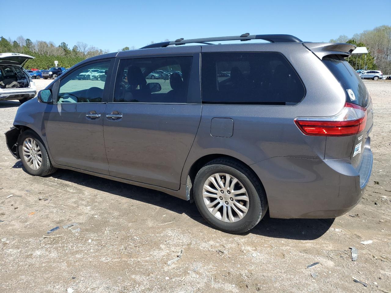 2015 TOYOTA SIENNA XLE - Фото 2