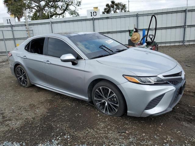 2020 Toyota Camry Se - Фото 4