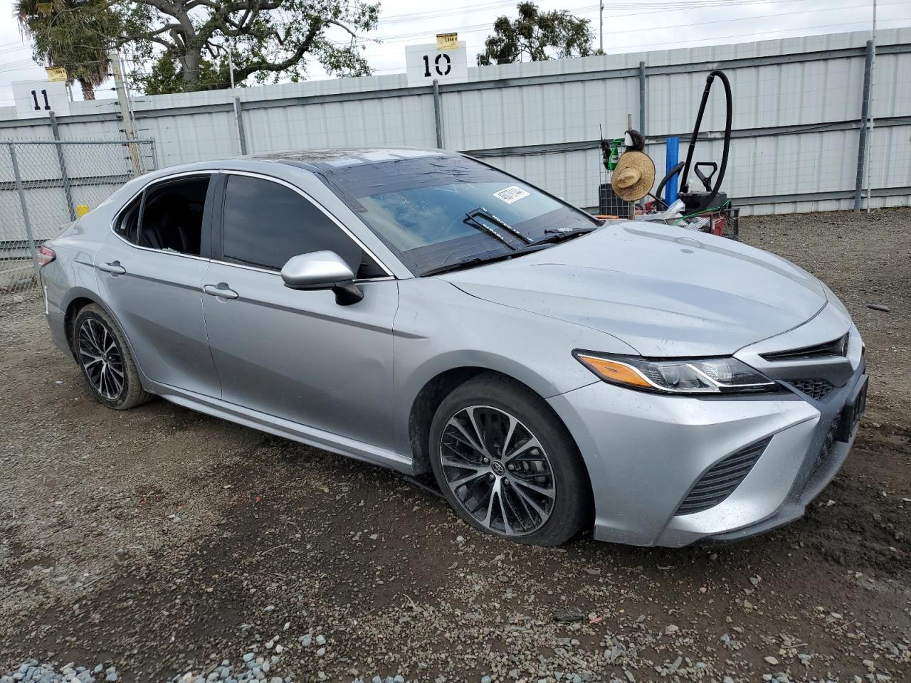 2020 TOYOTA CAMRY SE - Фото 4