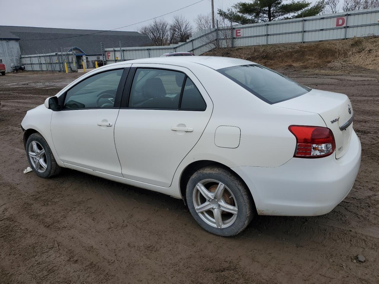 2011 TOYOTA YARIS - Фото 2