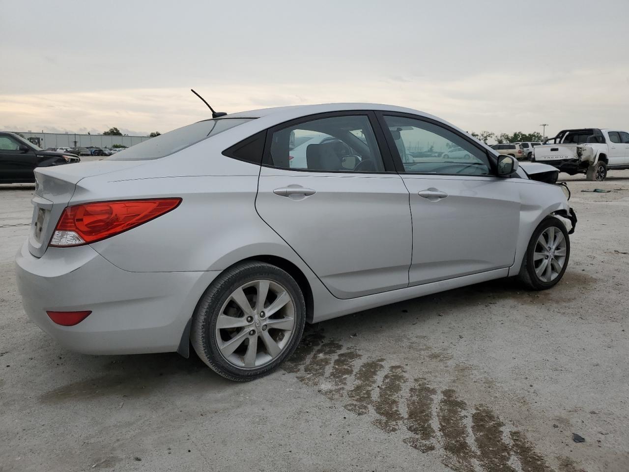 2014 HYUNDAI ACCENT GLS - Фото 3