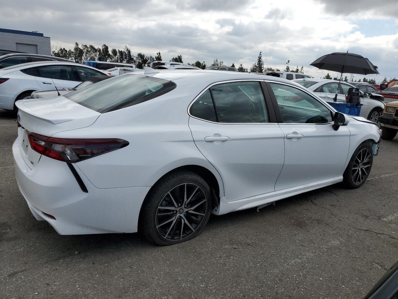 2021 TOYOTA CAMRY SE - Image 3
