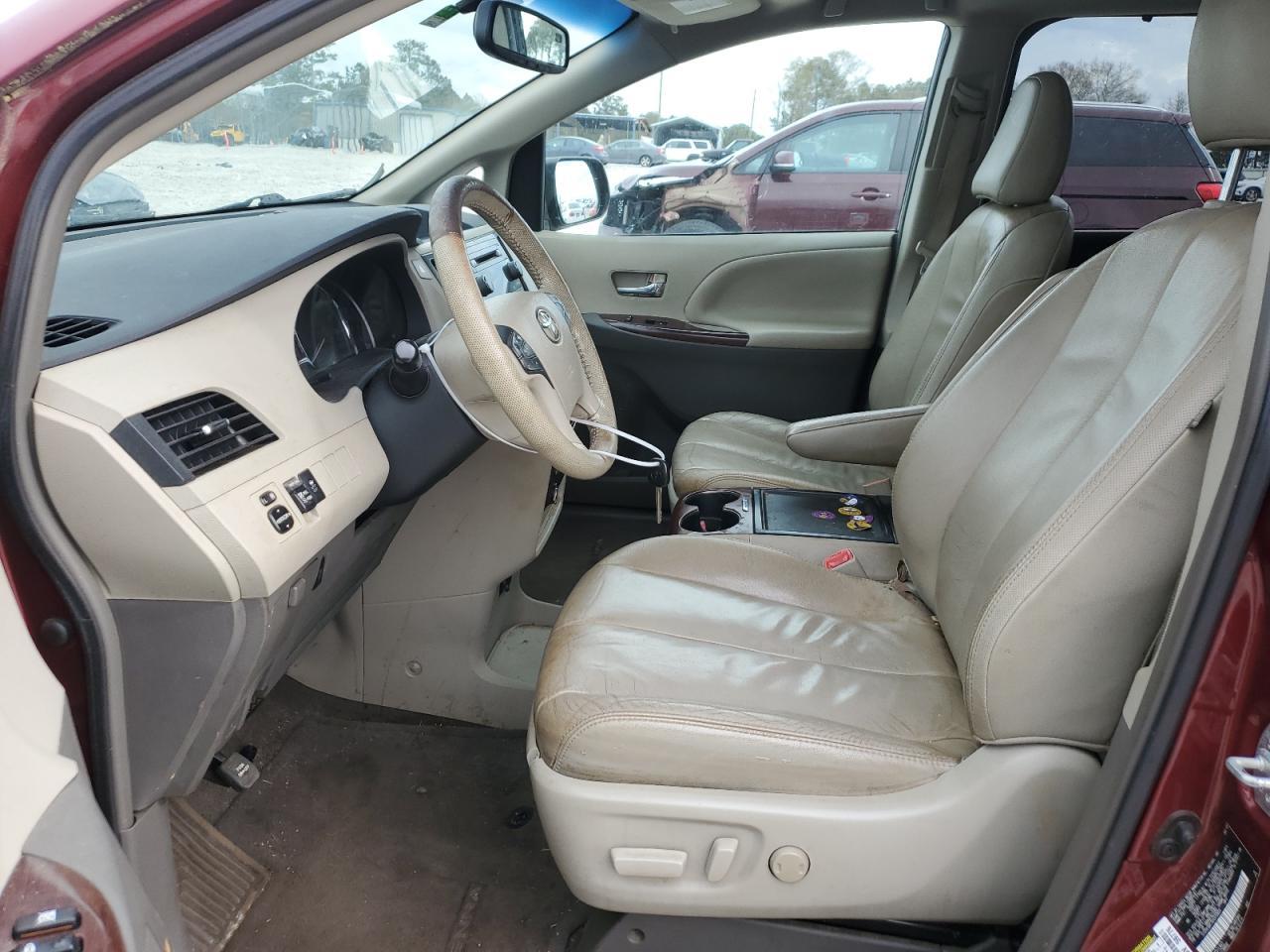 2013 TOYOTA SIENNA XLE - Image 7