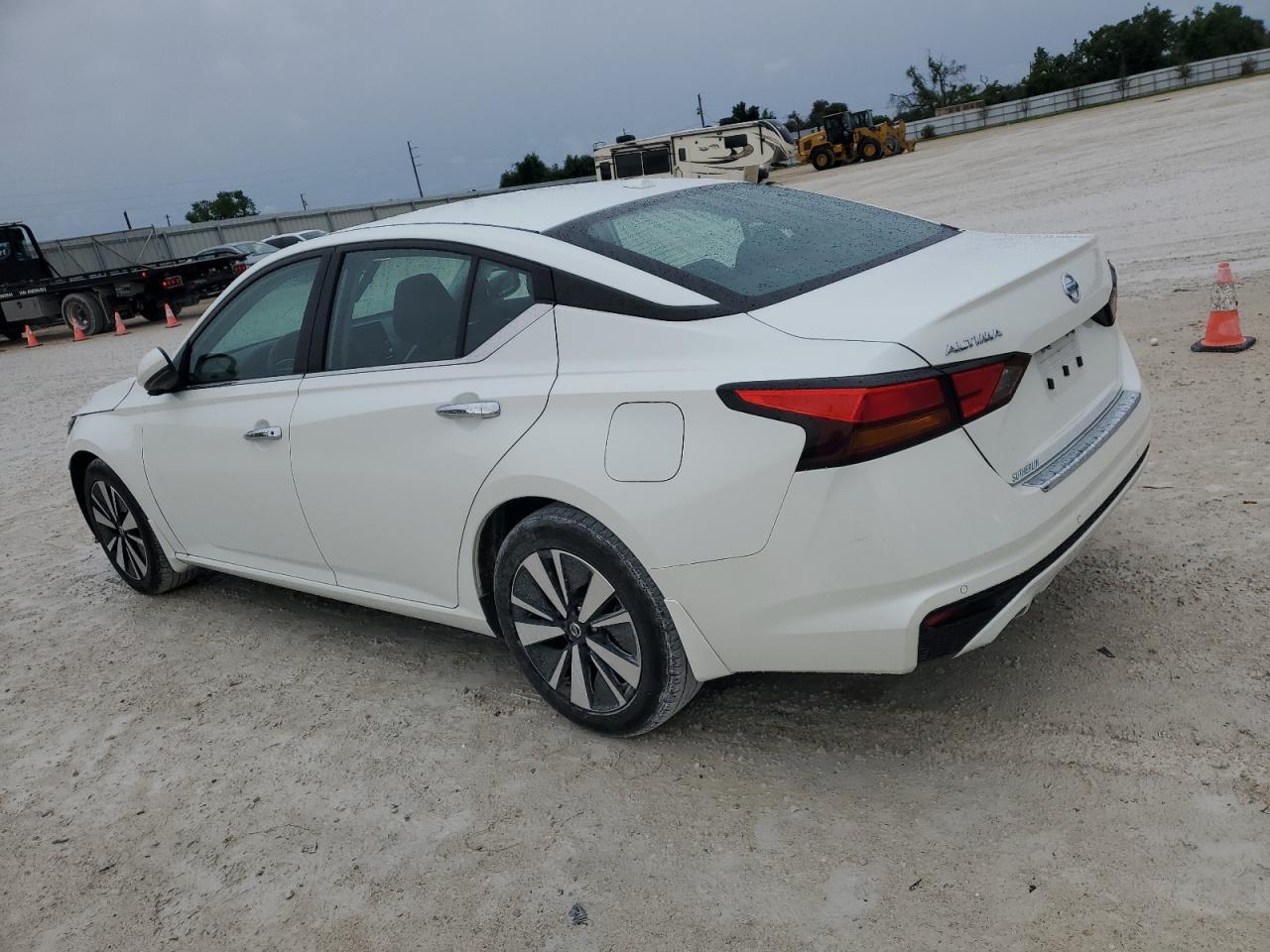 2022 NISSAN ALTIMA SV - Image 2