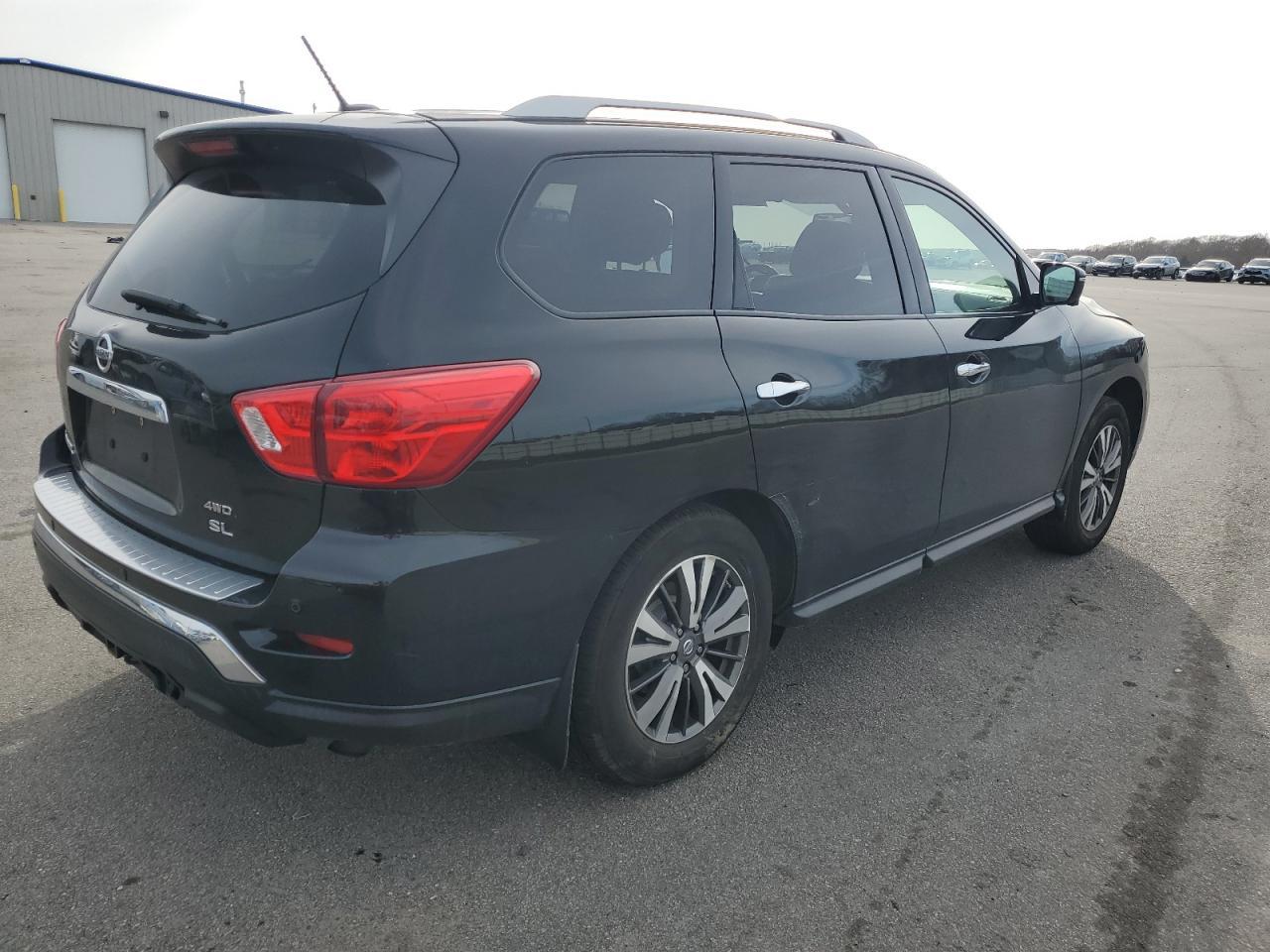 2017 NISSAN PATHFINDER - Фото 3