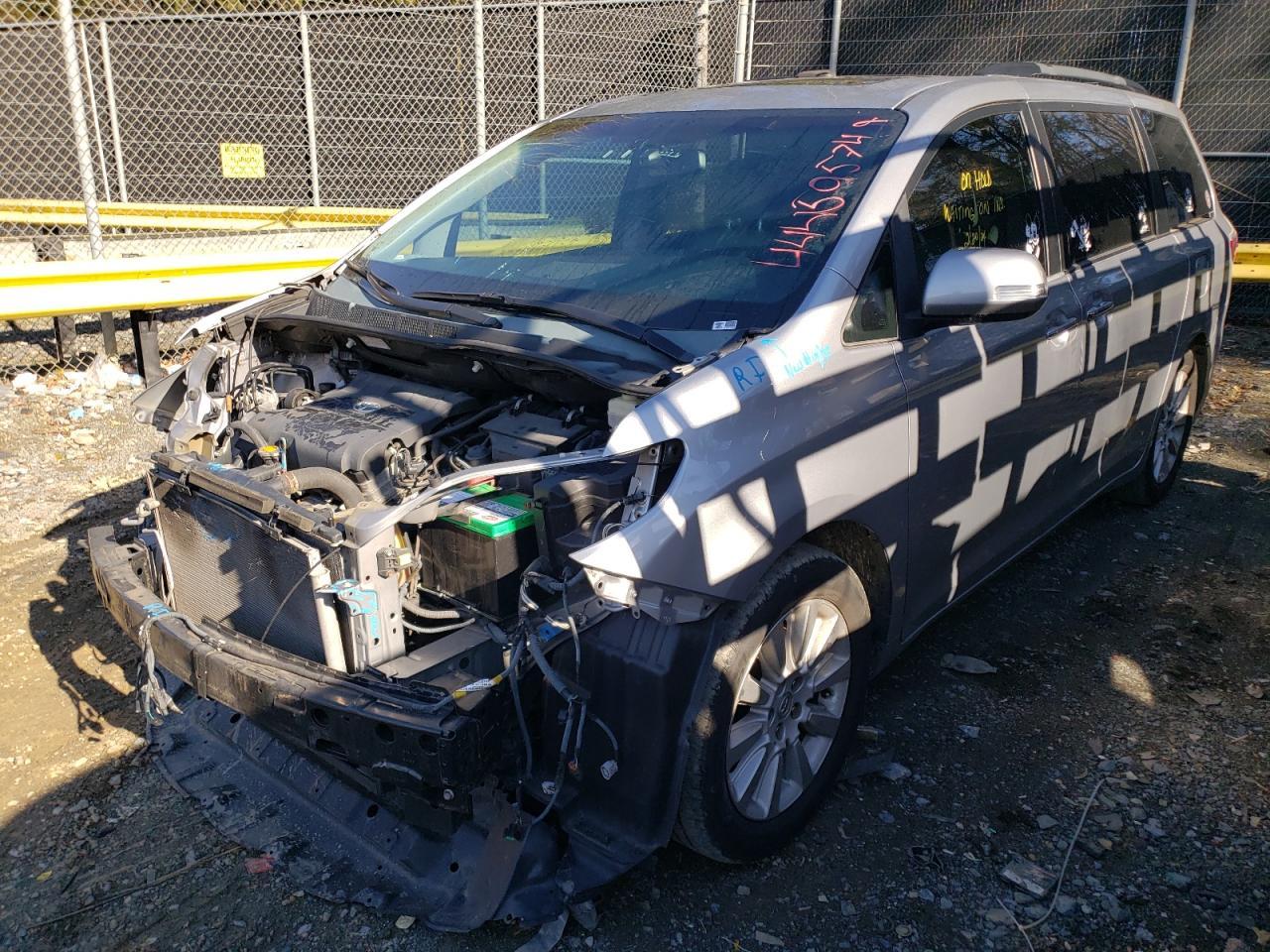 2015 TOYOTA SIENNA XLE