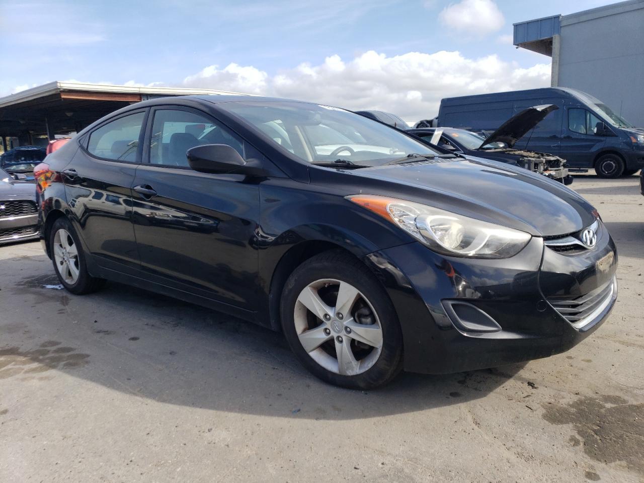 2013 HYUNDAI ELANTRA GL - Image 4