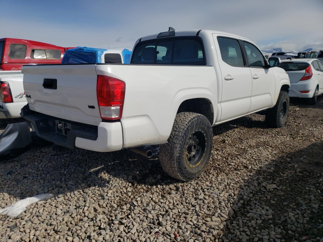 2017 TOYOTA TACOMA - Фото 3