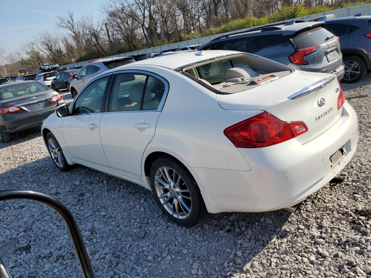 2012 INFINITI G37 - Image 2