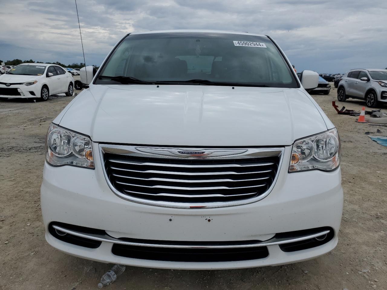 2014 CHRYSLER TOWN & COU - Image 5