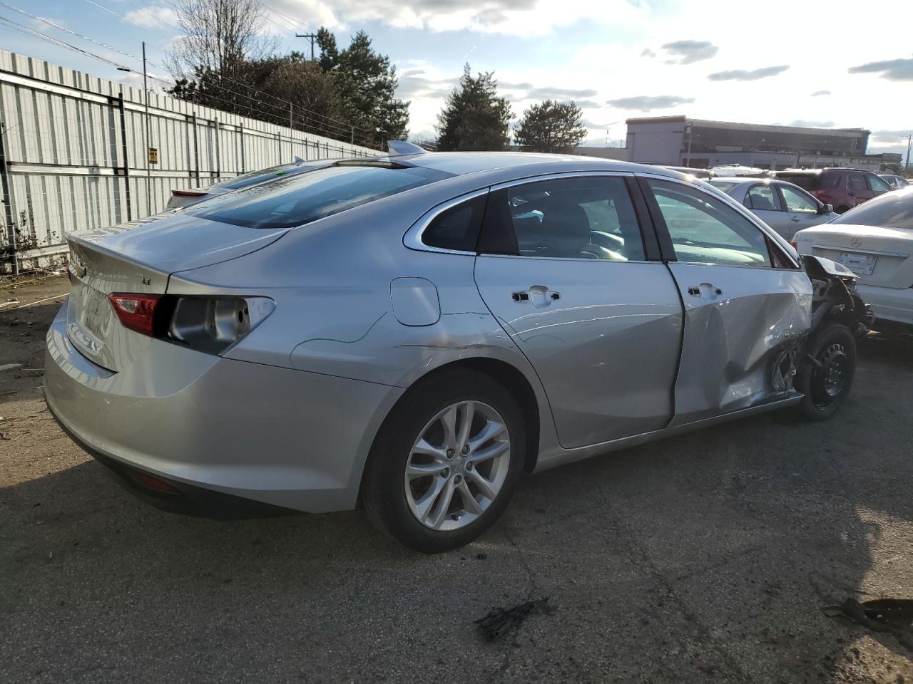 2017 CHEVROLET MALIBU LT - Image 3