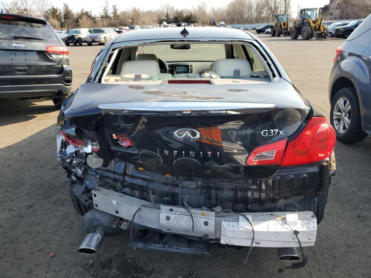 2012 INFINITI G37 - Image 6