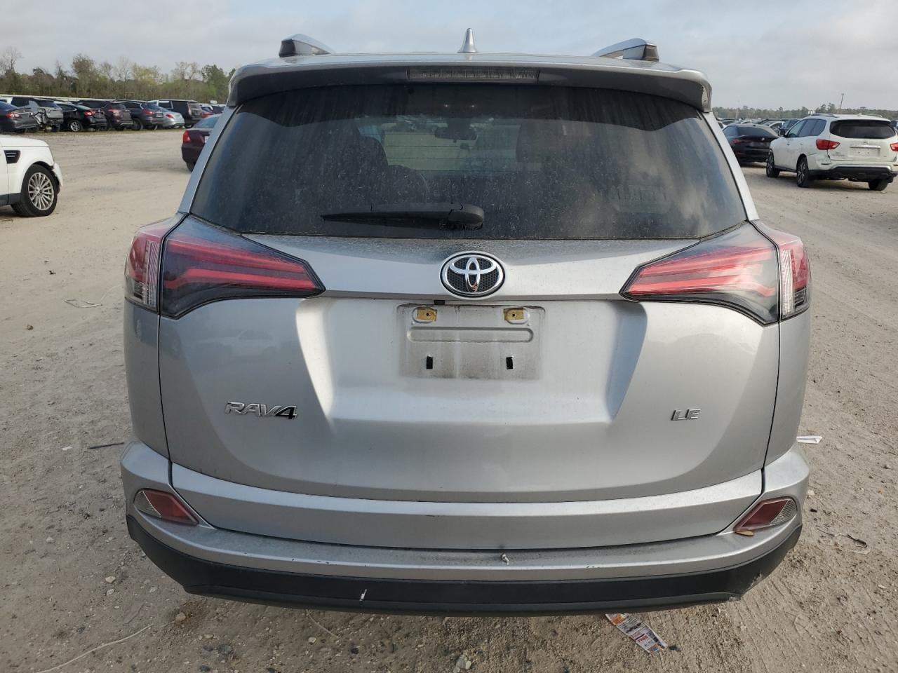 2018 TOYOTA RAV4 LE - Фото 6