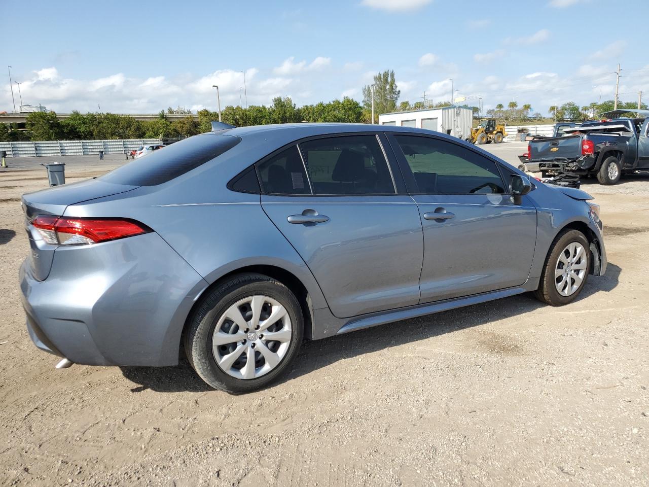 2021 TOYOTA COROLLA LE - Фото 3