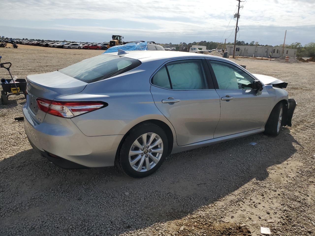 2020 TOYOTA CAMRY LE - Фото 3