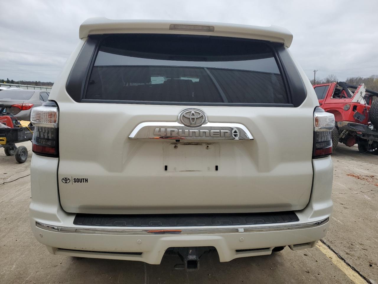 2018 TOYOTA 4RUNNER SR - Image 6