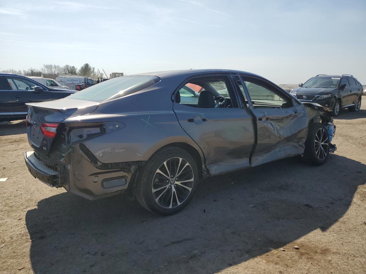 2018 TOYOTA CAMRY L - Фото 3
