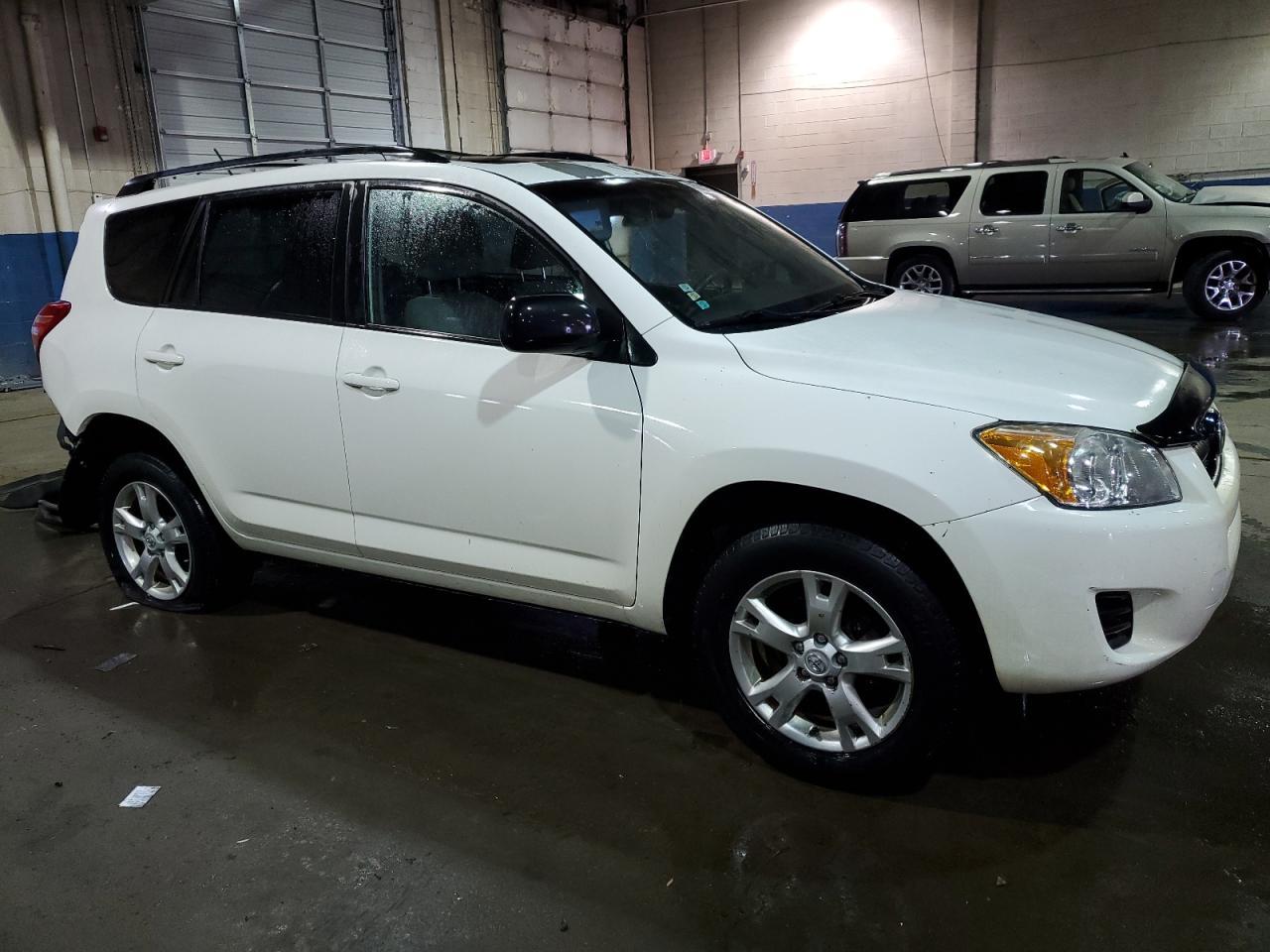 2011 TOYOTA RAV4 - Фото 4