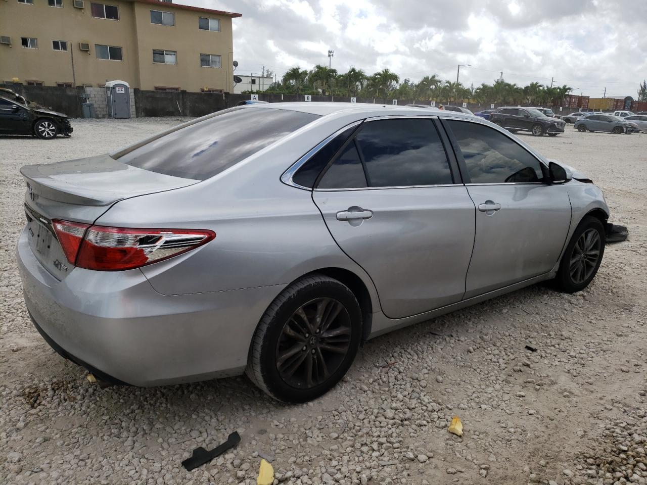 2017 TOYOTA CAMRY LE - Фото 3