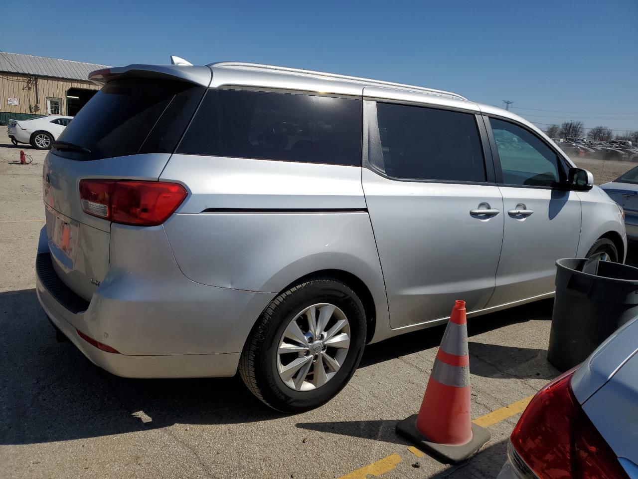 2017 KIA SEDONA LX - Фото 3