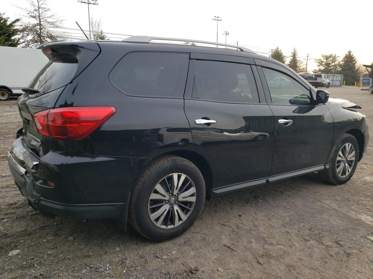 2017 NISSAN PATHFINDER - Фото 3