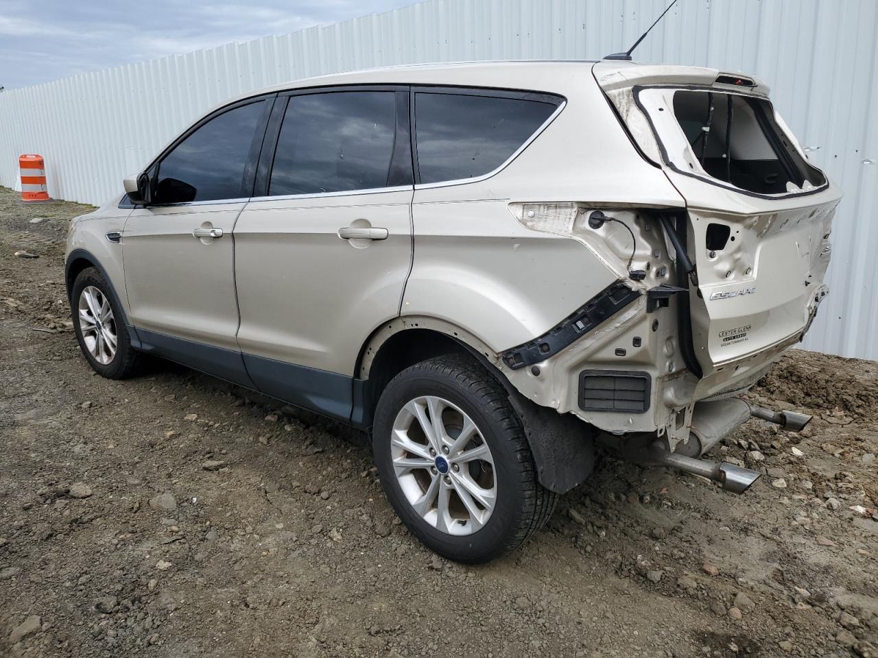 2017 FORD ESCAPE SE - Image 2
