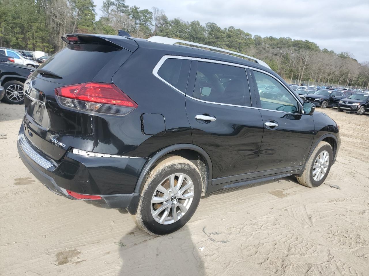 2017 NISSAN ROGUE SV - Image 3