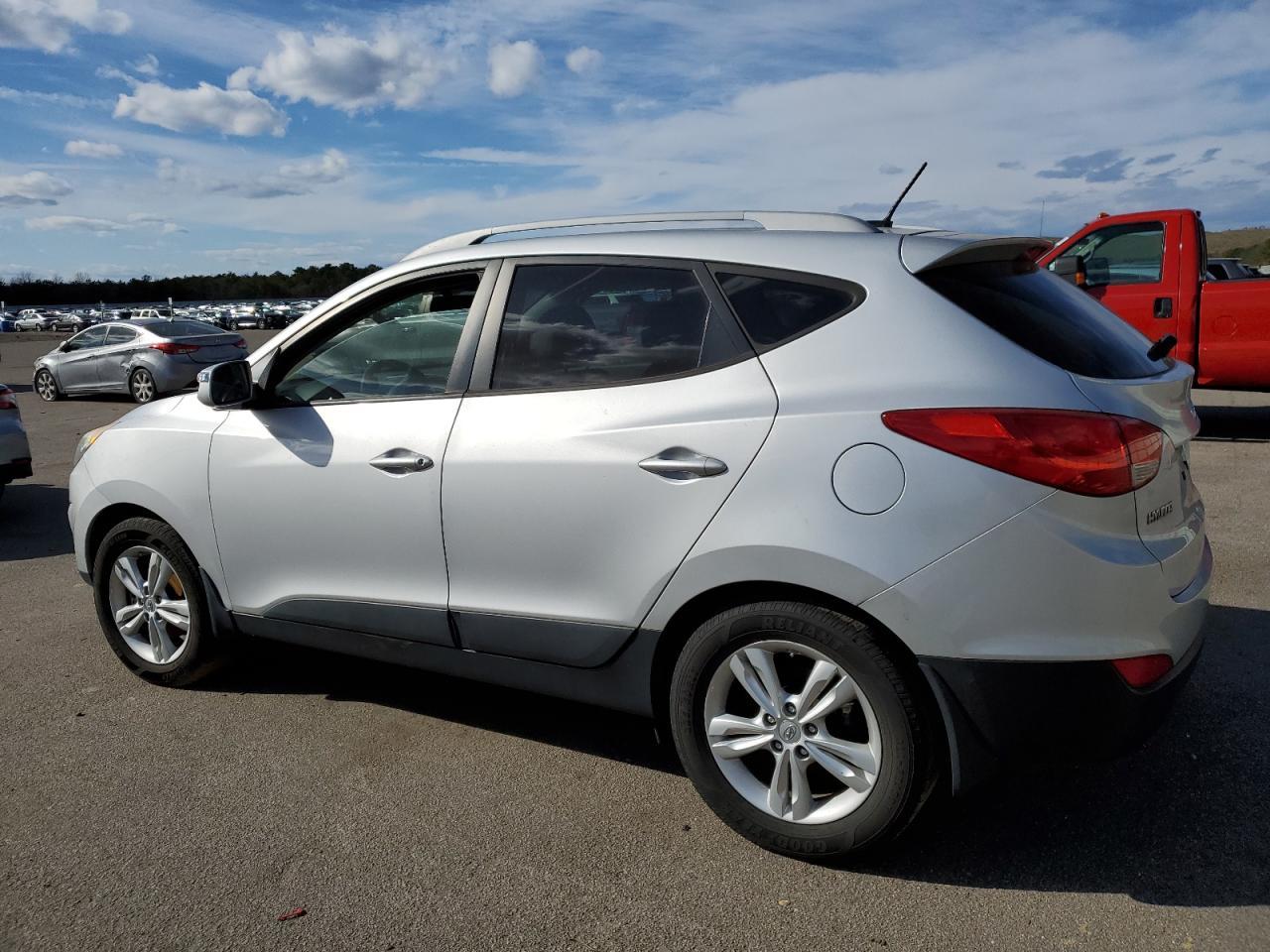 2012 HYUNDAI TUCSON GLS - Image 2