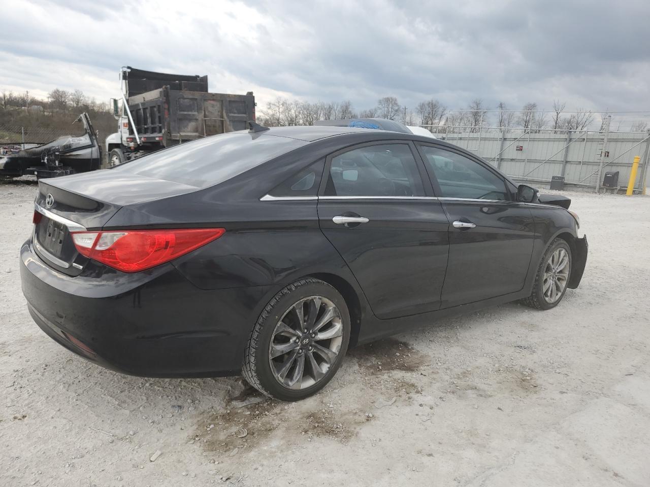 2011 HYUNDAI SONATA SE - Image 3