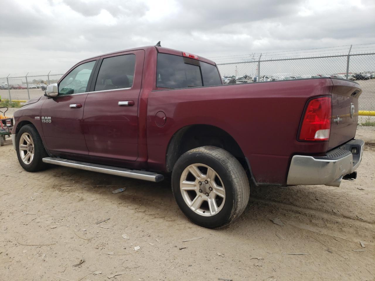 2017 RAM 1500 SLT - Фото 2