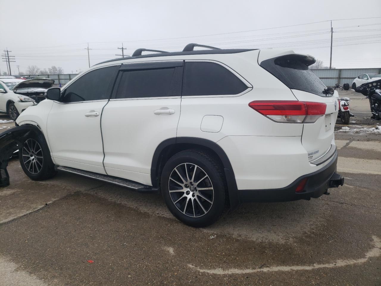 2018 TOYOTA HIGHLANDER - Image 2