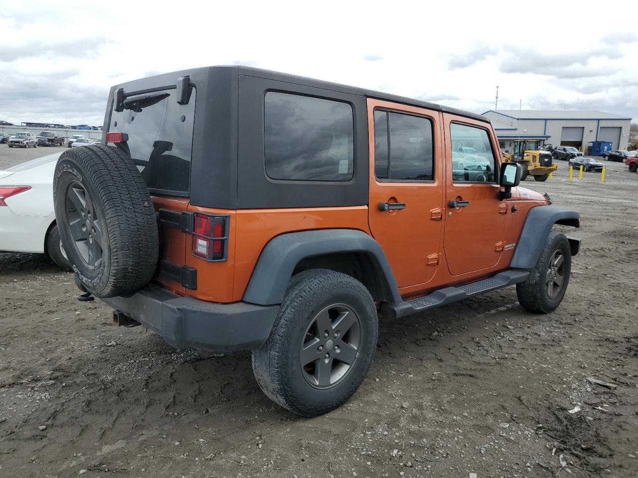 2010 JEEP WRANGLER U - Image 3