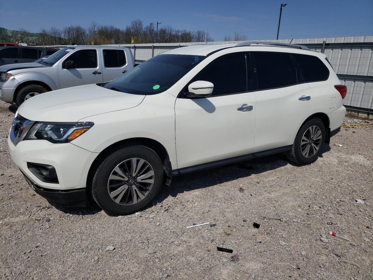 2017 NISSAN PATHFINDER