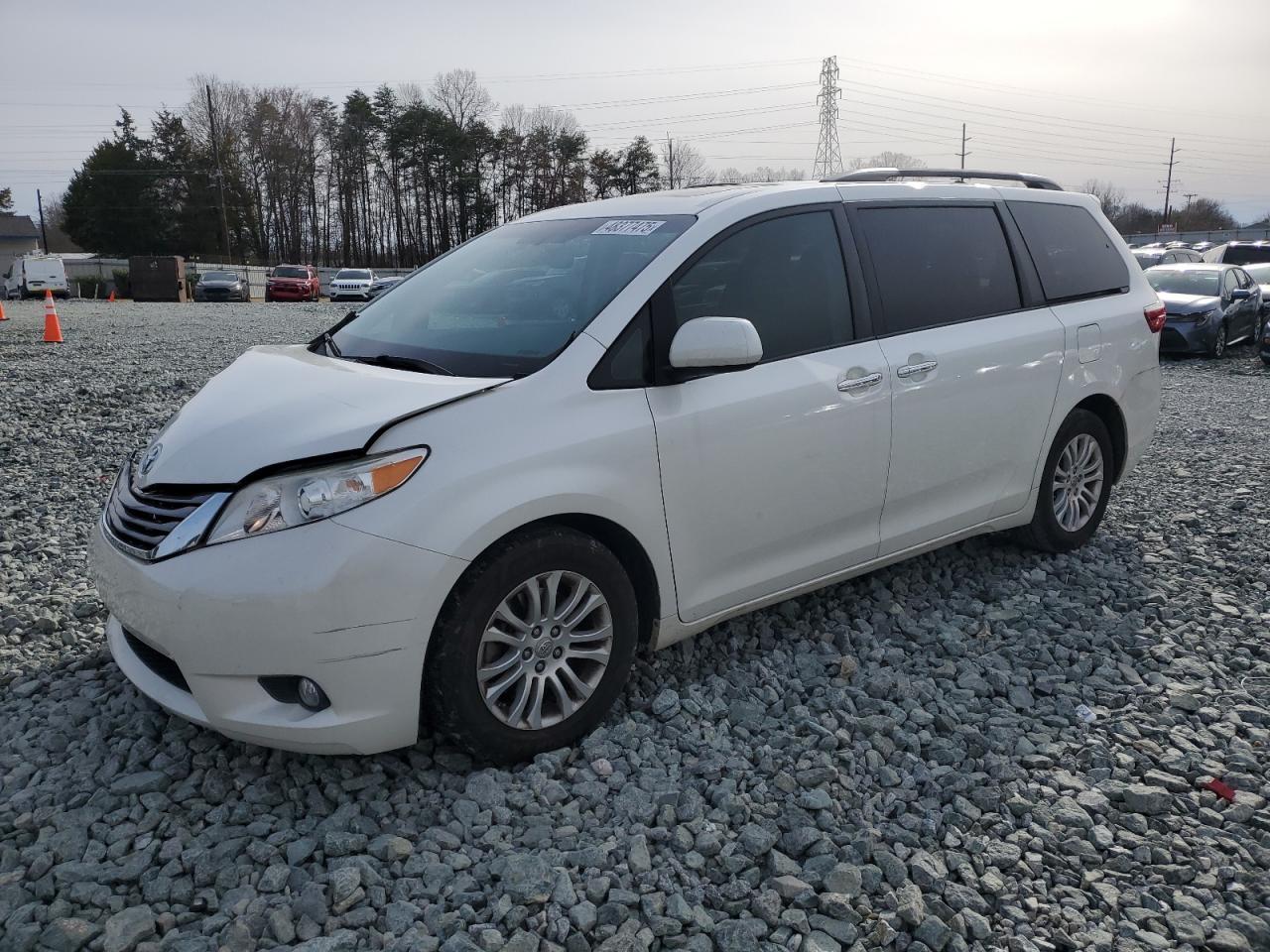 2015 TOYOTA SIENNA XLE