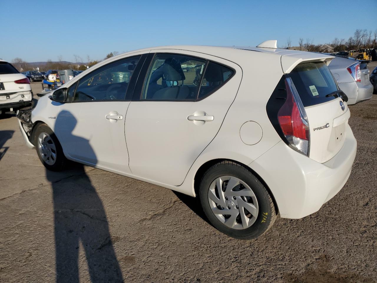 2015 TOYOTA PRIUS C - Image 2