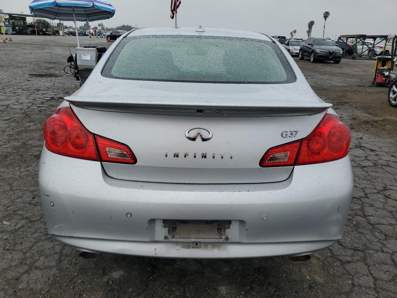 2011 INFINITI G37 BASE - Image 6