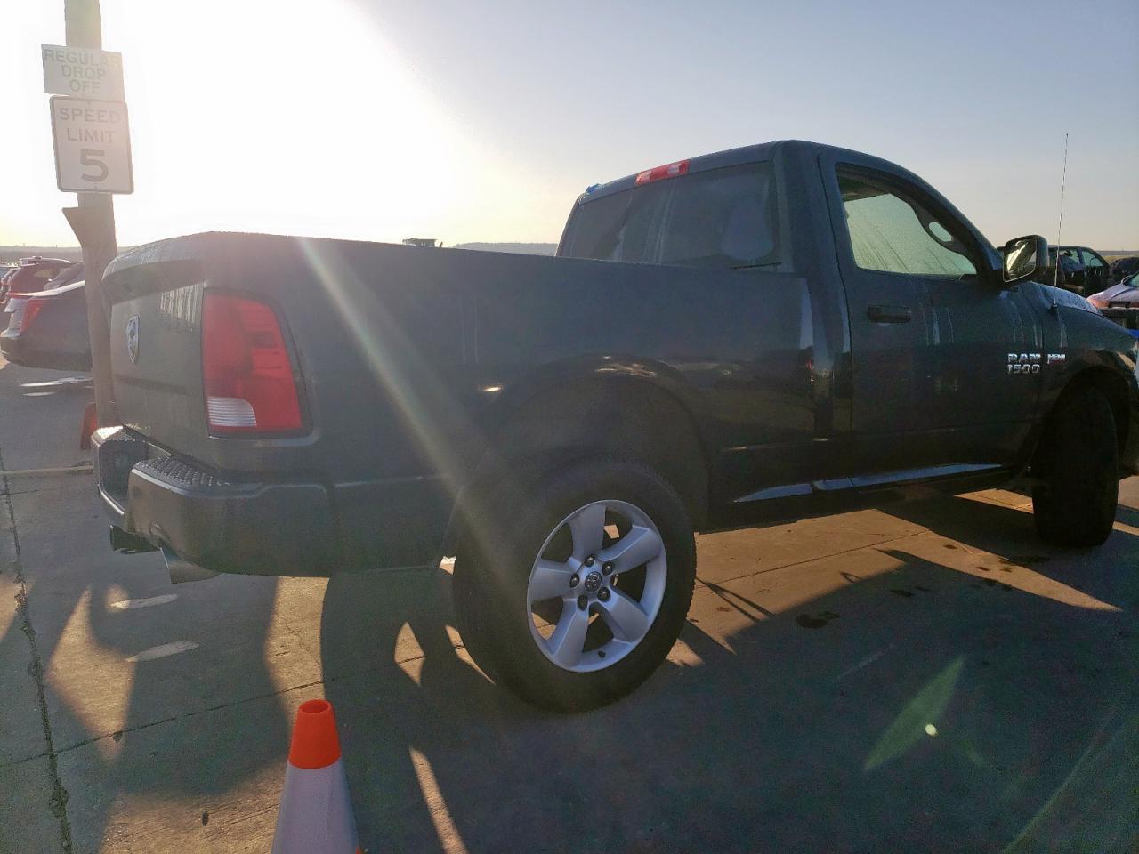 2014 RAM 1500 ST - Image 3