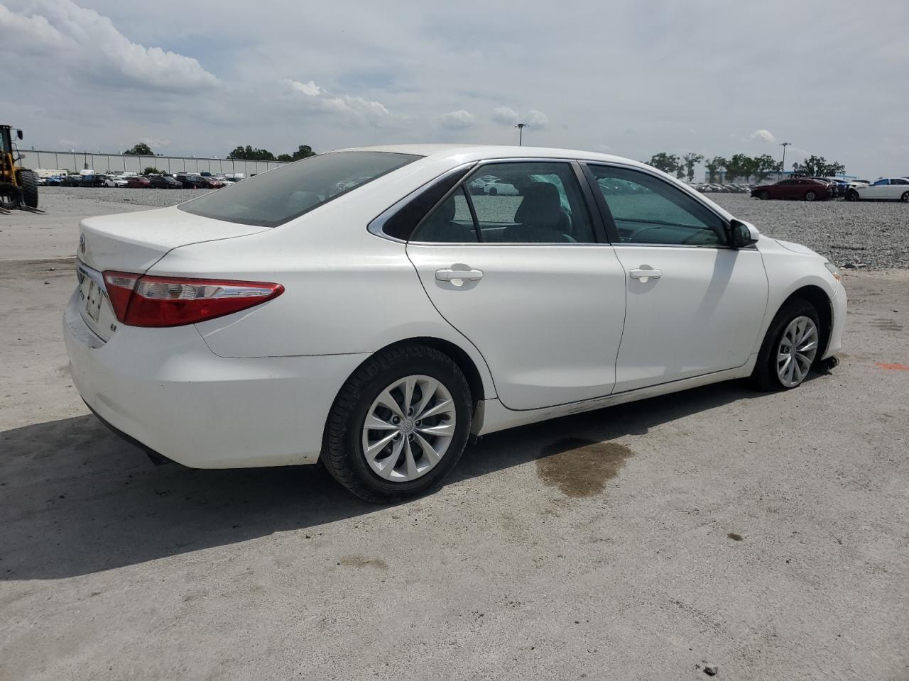 2015 TOYOTA CAMRY LE - Фото 3